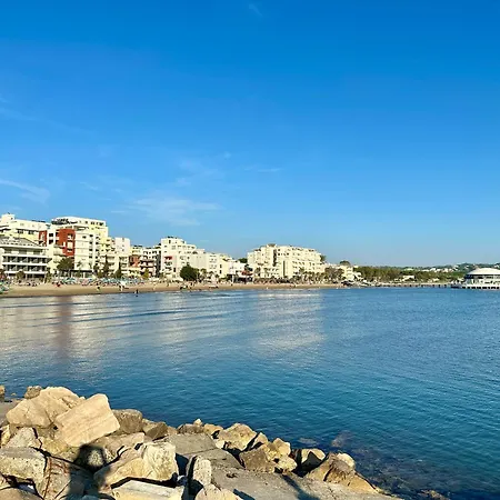 Durres Beach Room منزل للإقامة *